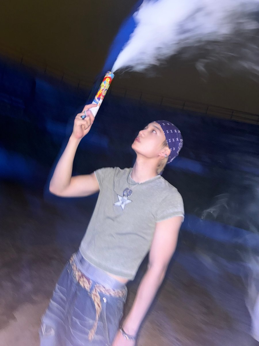 weareoneEXO's tweet photo. 🧨🌫️🌑

#KAI #카이
#EXO #엑소 #weareoneEXO
#AdultSwim #KAI_AdultSwim https://t.co/YZMcCvqazn