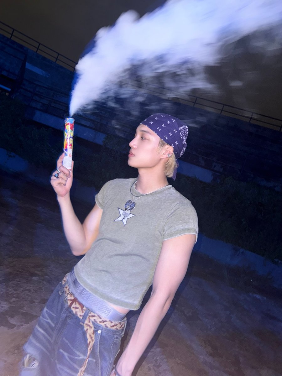 weareoneEXO's tweet photo. 🧨🌫️🌑

#KAI #카이
#EXO #엑소 #weareoneEXO
#AdultSwim #KAI_AdultSwim https://t.co/YZMcCvqazn