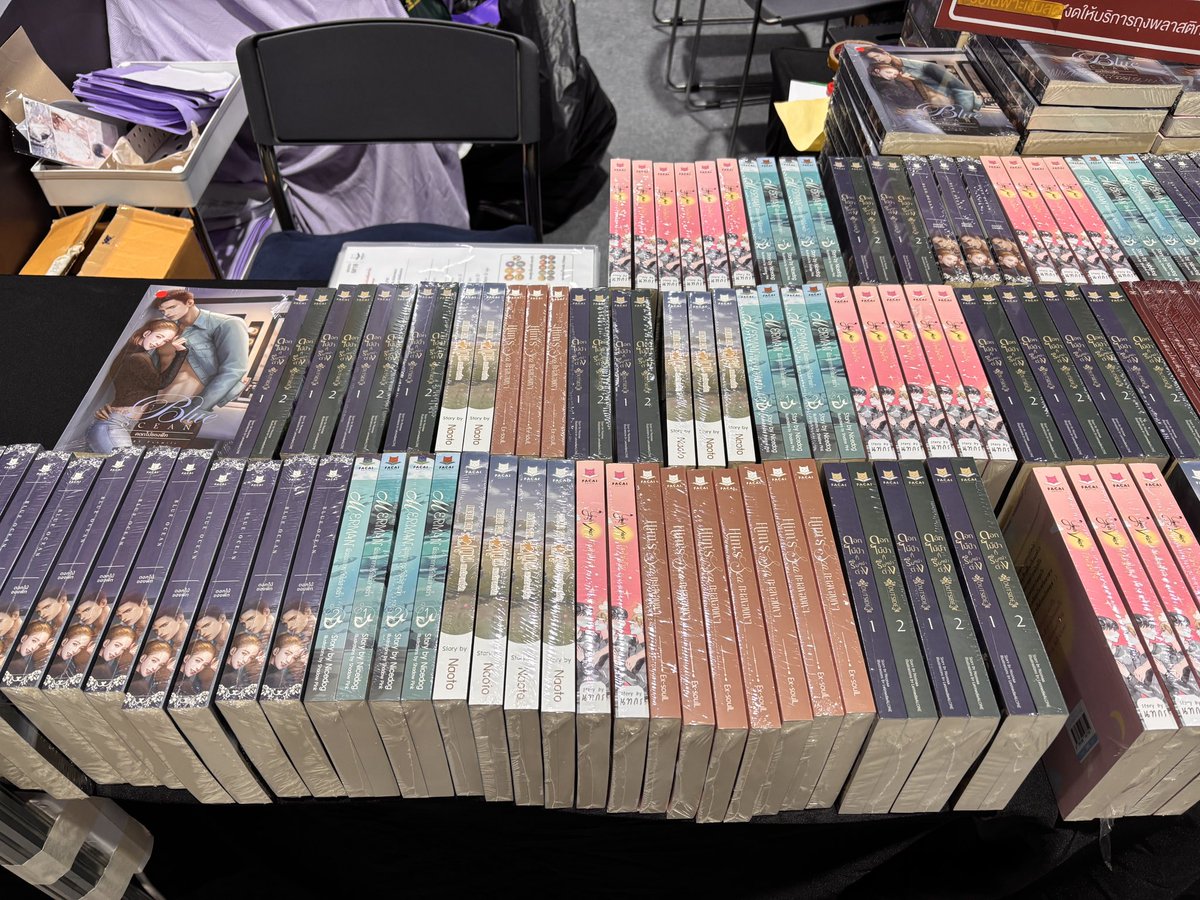 FaCai_Novels's tweet photo. นับถอยหลัง 3 วันสุดท้ายของงาน #สัปดาห์หนังสือแห่งชาติครั้งที่53 กันแล้ว! 

ใกล้จบงานแล้วแต่โปร 4 เล่ม 200 ยังเติมแบบจัดเต็มมม❗️อย่าลืมแวะมาช้อปกันน้า โปรดีๆ พลาดไม่ได้นะค้าบ 🫶🏻 

อีกมุมที่น่าแวะ! นิยายฝากขาย มีหลายแนวให้เลือกเลยน้า สนุกๆ ทั้งนั้นเลย แวะมาให้ป้ายยากันได้น้า

หม่ามี๊กับพี่ๆ น้องโปเต้ #หมาป่าผู้เก็บบางสิ่งมา อย่าลืมแวะมาเล่นกิจกรรมรับน้องกลับบ้านกันที่บูธ #ฟาไฉM18 ด้วยน้า ✨

อัปเดตเพิ่มเติม
❗️ลูกค้าที่ซื้อ #หนานฮ่าวซ่างเฟิง เล่ม 2 เซตพรีเมียม เมื่อวันที่ 27/3/68 หากมีแพลนมาเดินงานอีกครั้งสามารถมารับ ‘สติกเกอร์เซตพรีเมียม’ ที่บูธได้นะคะ ของเข้าแล้วค่า

📌 งานหนังสือขยายเวลาเพิ่มอีก 1 วัน! #ฟาไฉM18 ยังเปิดให้บริการตามปกติ ท่านใดสะดวกก็อย่าลืมแวะมาหากั��นะคะ 🙏🏻