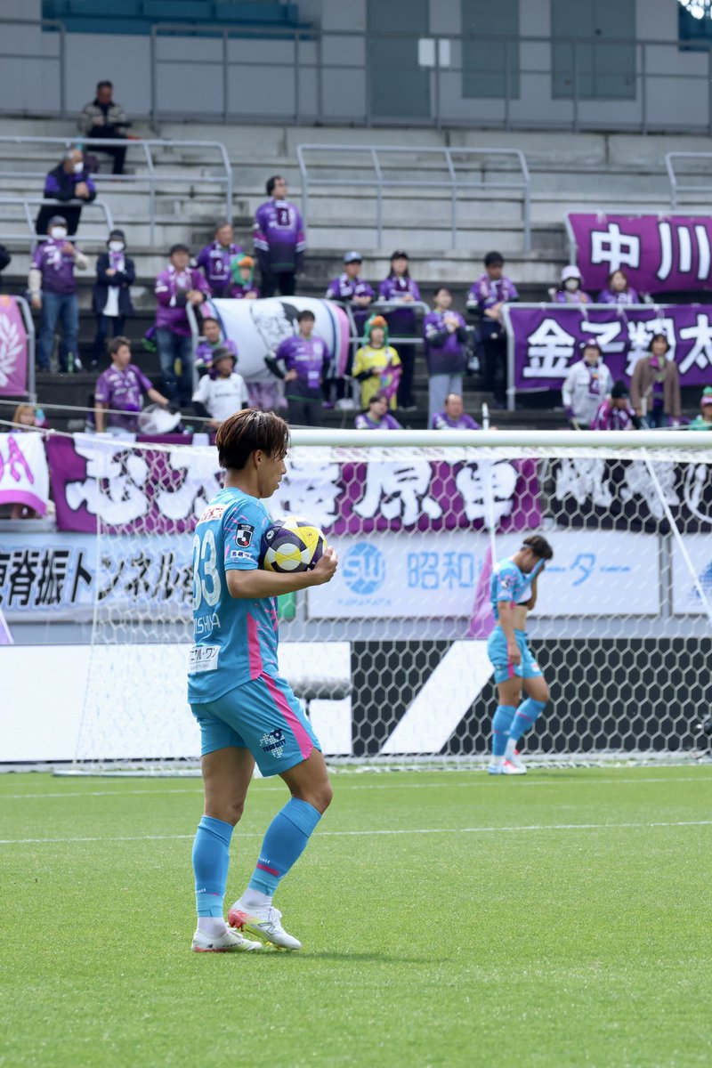 bz_178tak257's tweet image. 古巣対戦となった西矢選手
どこのチームよりも負けたくない、勝ちたい試合だったと思います
ユニやタオルを持った藤枝サポさん多かったなぁ
ありがとうございました

#西矢健人　
#サガン鳥栖
#藤枝MYFC