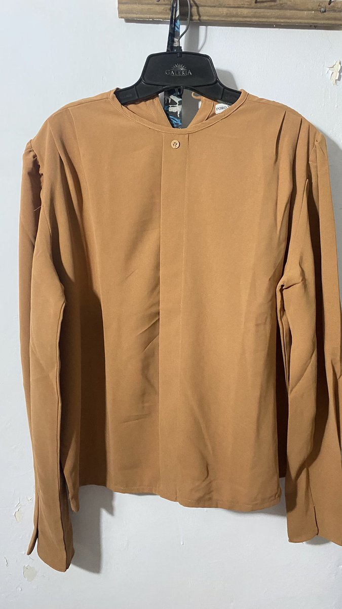 pruciaa's tweet photo. Blouse cokelat 

LD: 120
Panjang: 60

Kebesaran bgt juga kalau dipake 😢💔, 28k includes admin oren, pengiriman dari Jakarta. https://t.co/NuXdZrq8Mz