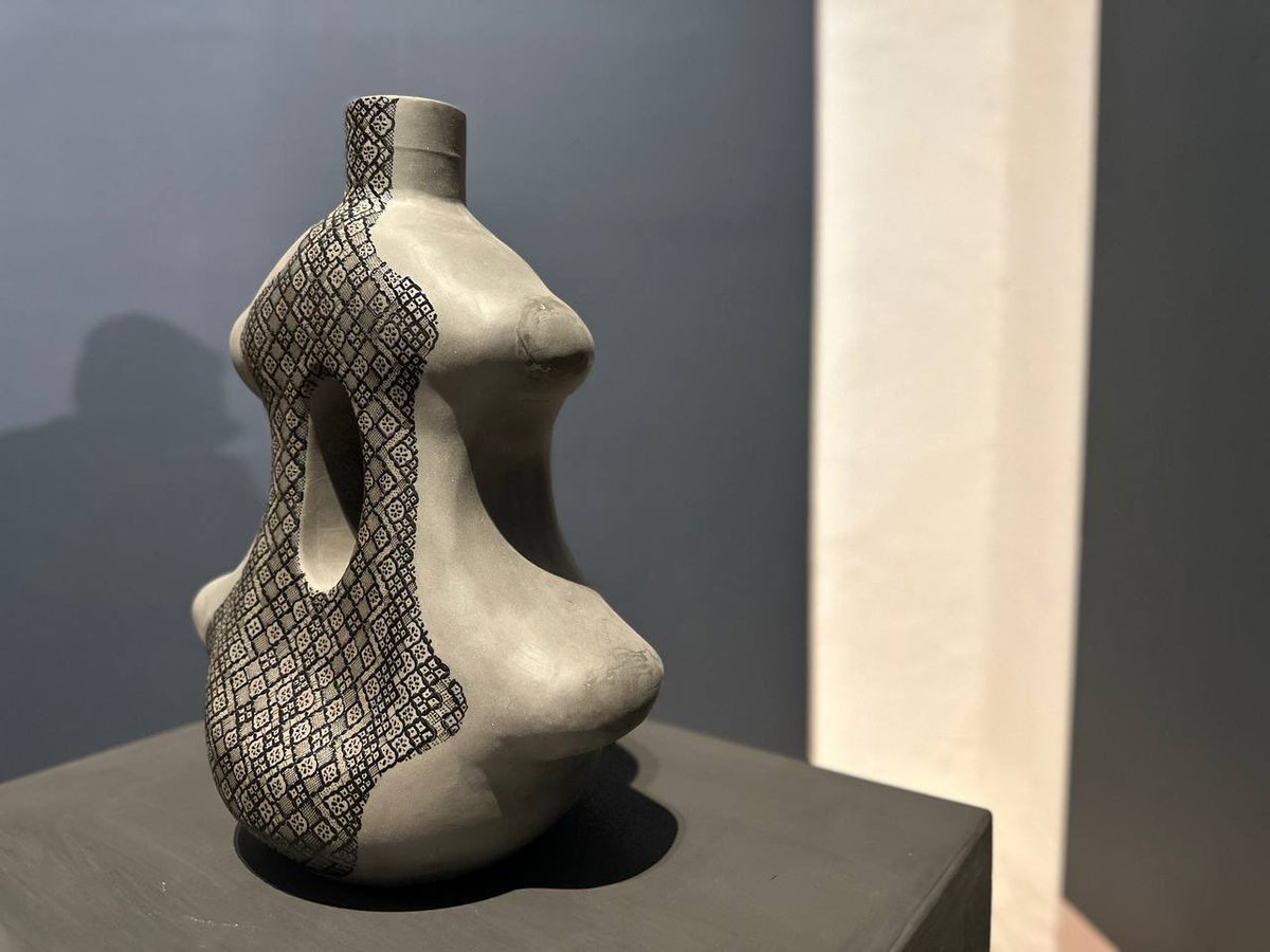 AnaPaolaLopezB's tweet photo. ✨ ¡Una muestra única de creatividad y tradición!
La exposición ‘Visión y Tradición’ fue inaugurada en el Museo de Arte de Querétaro maQro, que en colaboración con #DesignWeekMx muestra 30 piezas que fusionan el arte, la historia y la memoria de Querétaro y Francia. https://t.co/pUECj8R85N
