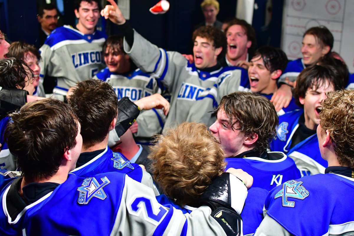 LincolnStars's tweet photo. It’s banner szn #LNKHockey #StarsNation

📸: @RosenauPhoto https://t.co/zulSKsAWP6