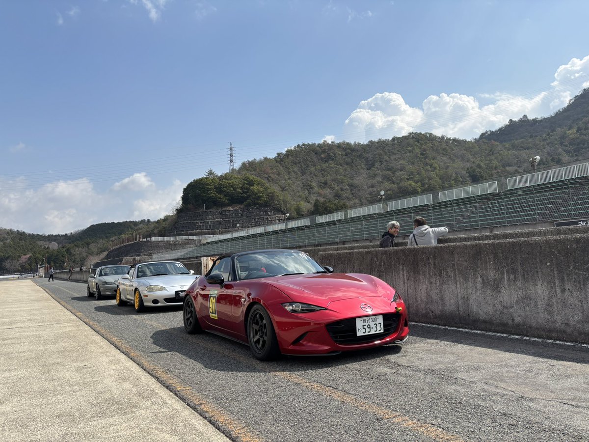 m8demiodiesel's tweet photo. ロードスターカップ第1戦です🙌
予選はクラス3位、なんとか一つでもポジション上げられるように頑張ります😄 https://t.co/hKBOExCwt5