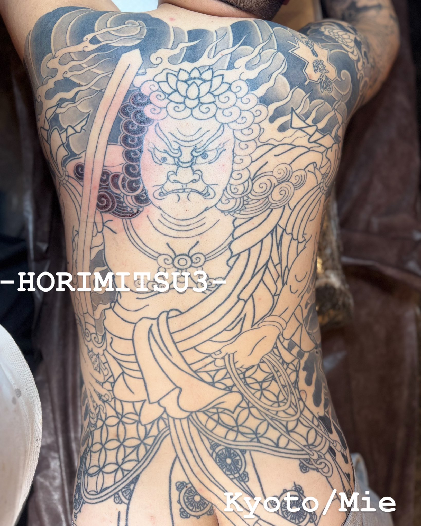激レア貴重■三代目 彫よし_刺青_墨_TATTOO_限定ピンバッジ_新品 未開封 Amazon.co.jp: 刺青写真集 三代目彫よし WANZAKURE（わんざくれ