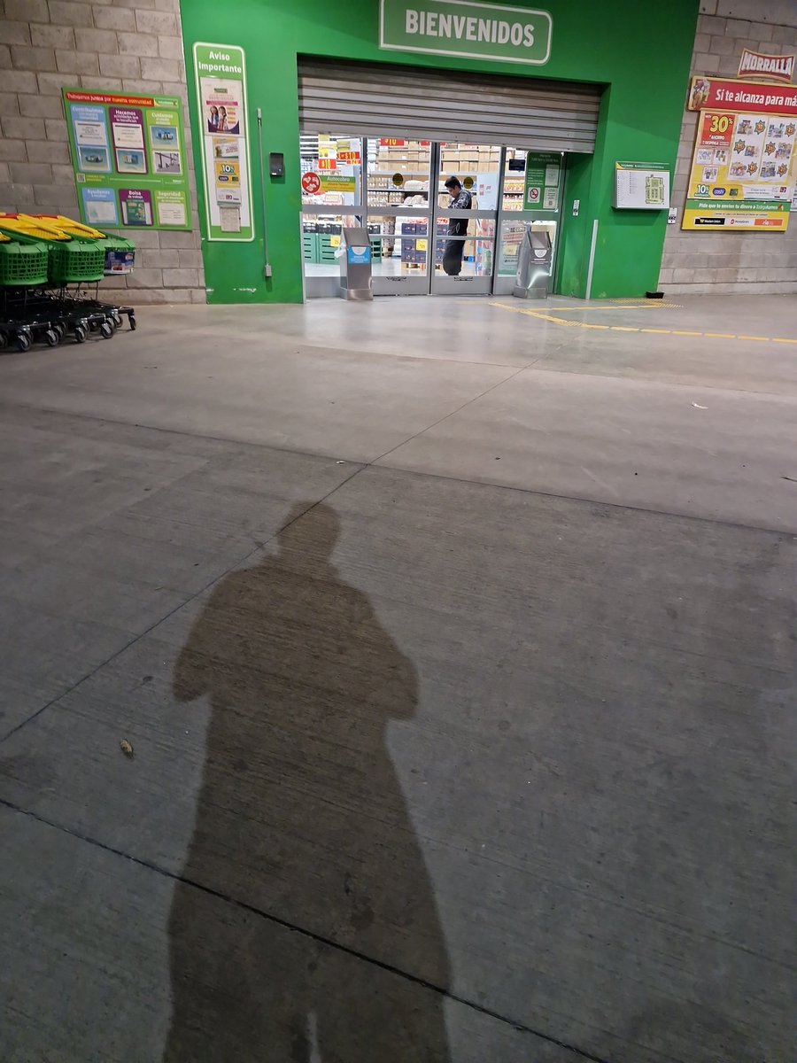 luisufemio's tweet photo. @BodegaAurrera en la colonia libertad, hay que rogarles para que te dejen entrar a comprar aunque llegues 10 min antes del cierre.

Ahora si, denme un squiggly!!! 🤣🤣 https://t.co/4E7JxSPRNm
