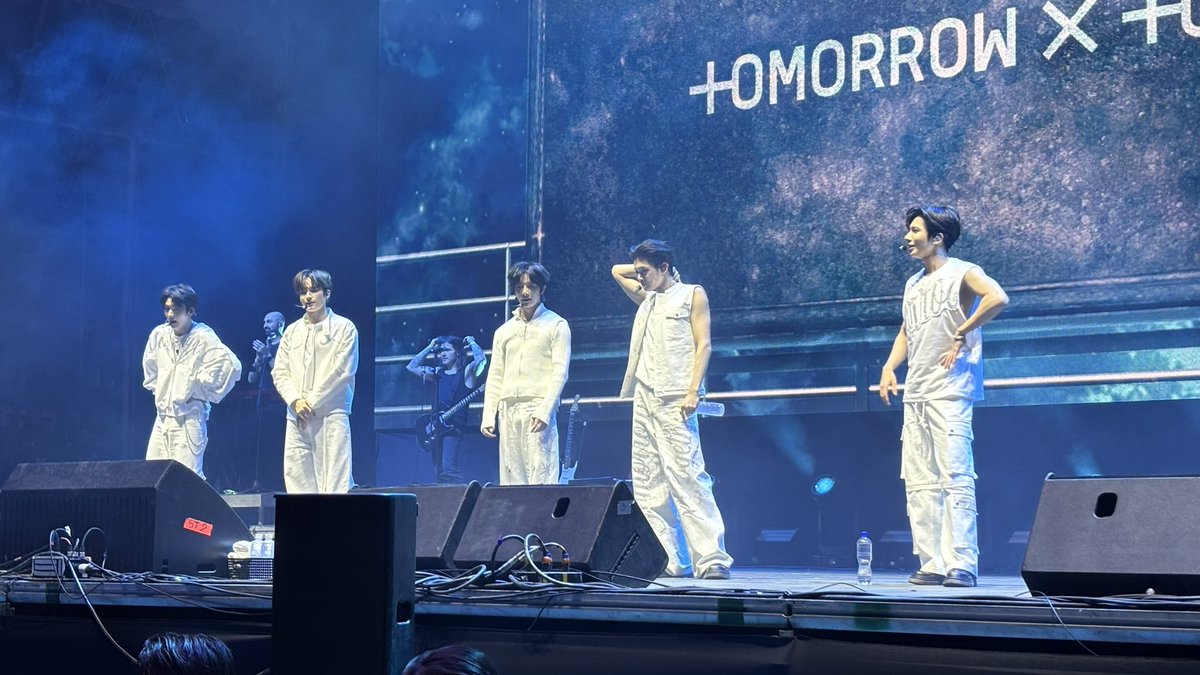 seleneoflife's tweet photo. Ni una maldita transmisión, no se cual es el mal que estamos pagando las de latam ... Pero lo bueno es que las asiaticas y europeas  /gringas tambien lo estan sufriendo 🫵😂
TXT CEREMONIA HEADLINERS
#투모로우바이투게더 #TXT #TXTinMexico #TXTenAXE #MOAXE #MoAxeTecaTXT https://t.co/T4LuN6TCo7