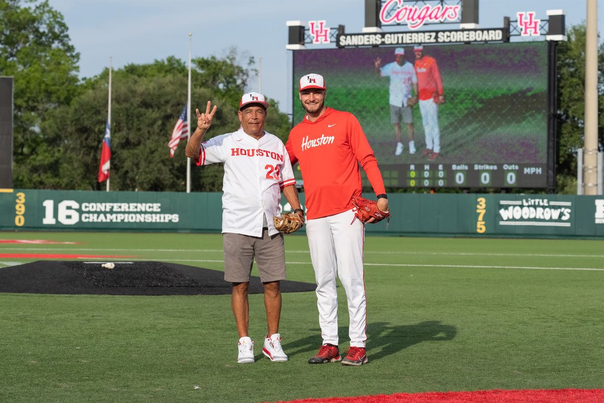 bsears_12's tweet image. GOAT!!!! @UHCougarMBK #whosehouse