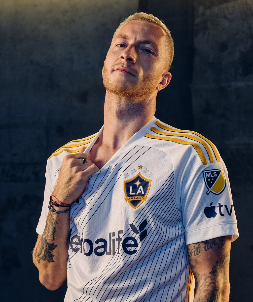 LAGalaxy310's tweet image. Her: I need a man that doesn’t play games 

Me: