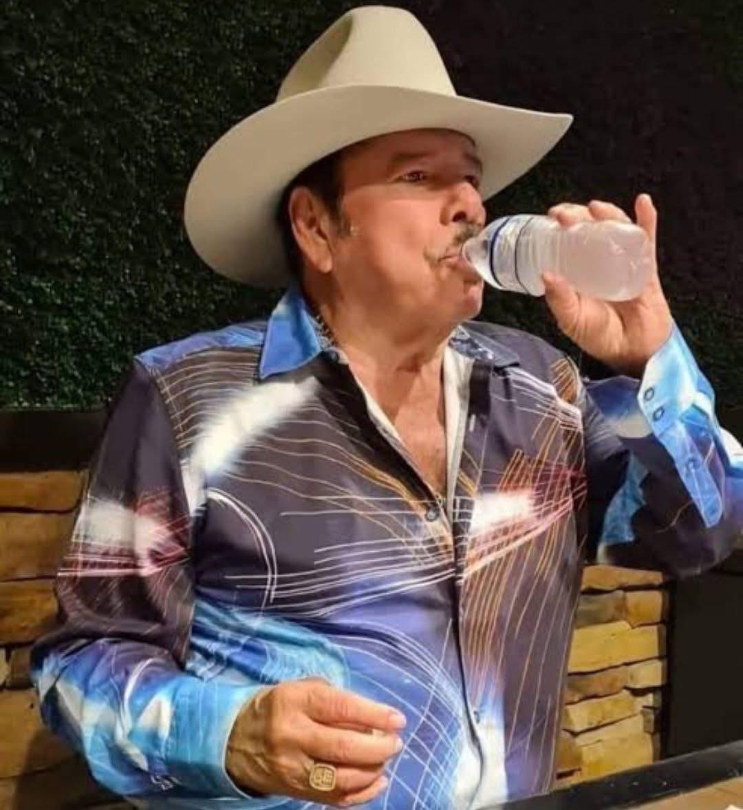 Yo hidratandome después de ver tus mensajes todos secos: