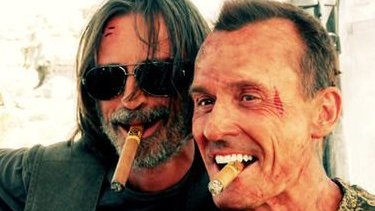 #14DaysofRobertCarlyle
Day 6: Favorite Silly Photos of Robert

A fantastic and theatrical sense of humor! Bringing laughs and joy to those around him and into the Universe 😉 Stargate Universe that is 😂