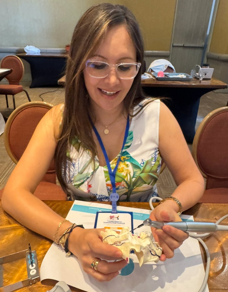 Adrisabogal09's tweet photo. Hoy en día académico, modo congreso!! 

#implantesdentales 

HAND ON implantes Pterigoides 

📞 3104289524 - 6023799430 Cali, Colombia 

.

#adrianasabogalmaxilofacial #docenteuniversitaria #implantes #dentalimplantsurgery #dientes  #implantesdentales #planeacionvirtual https://t.co/0wkD0uE4Gu
