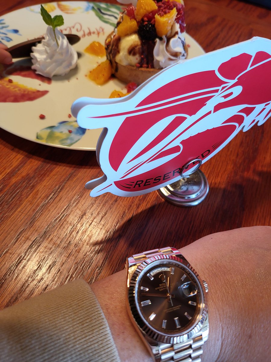 99president99's tweet image. レッドロブスター
せっかくの江の島、雨で残念です。
やはりデイデイト強し
結局他の時計しないんじゃないの？って勢いです。
#ROLEX
#RedLobster