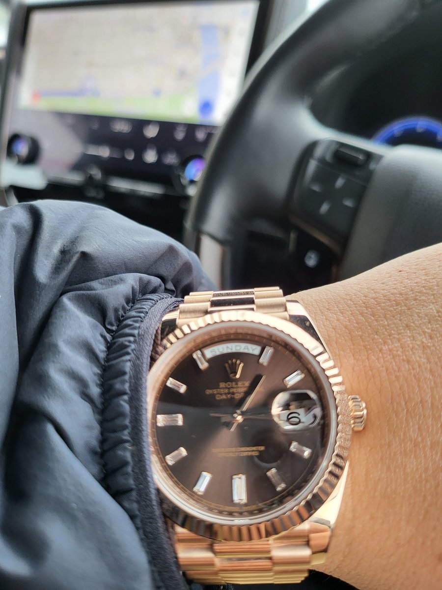 99president99's tweet image. レッドロブスター
せっかくの江の島、雨で残念です。
やはりデイデイト強し
結局他の時計しないんじゃないの？って勢いです。
#ROLEX
#RedLobster