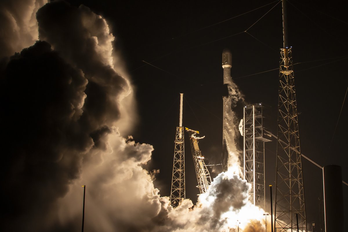 SpaceX's tweet image. Falcon 9 delivers 28 @Starlink satellites to orbit from Florida