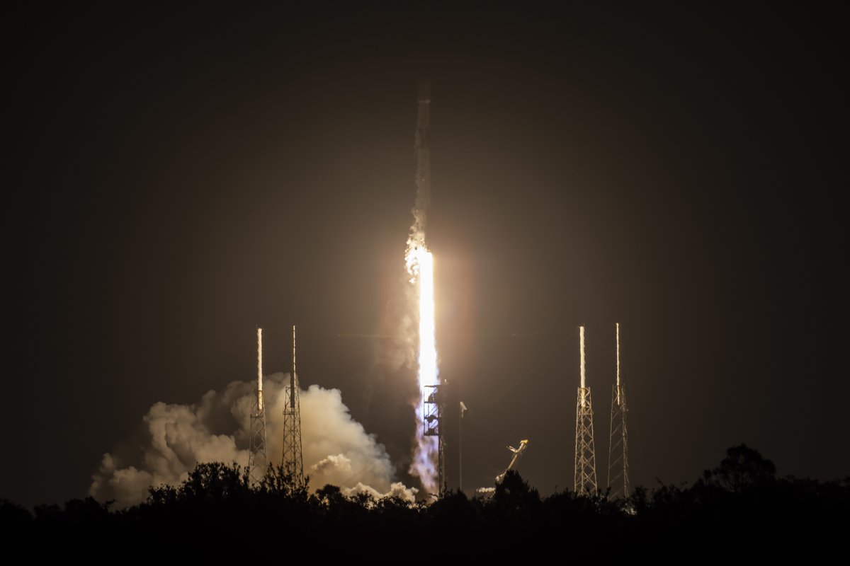 SpaceX's tweet image. Falcon 9 delivers 28 @Starlink satellites to orbit from Florida