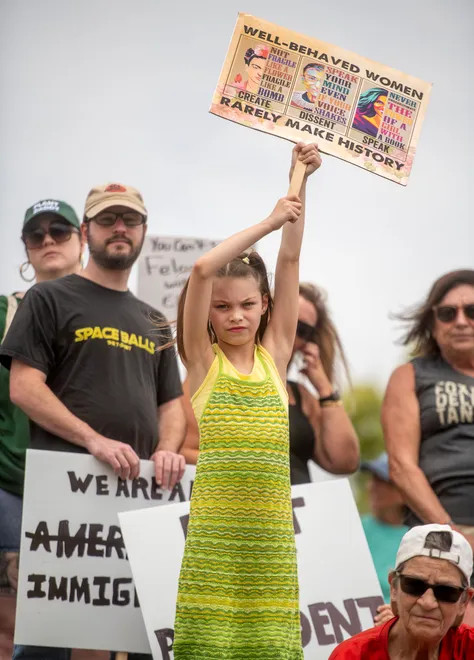 YourAnonCentral's tweet image. Brave USians faced down MAGA loyalists in Pensacola, Florida and won. #3E #Handsoff #FiftyFiftyOne

📷 John Blackie/Pensacola News Journal
