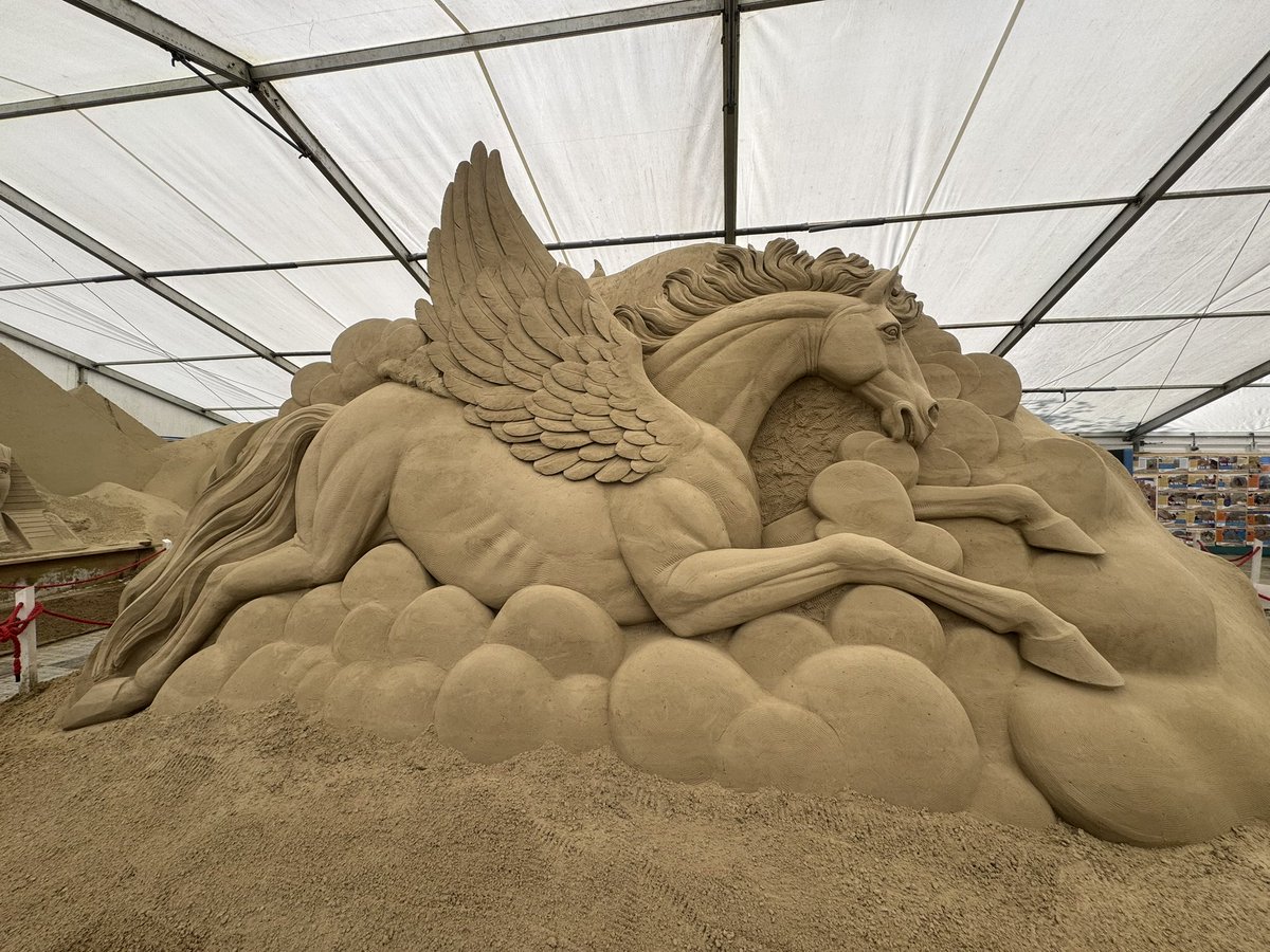 Yesterday I was invited to the opening weekend at SandWorld in Weymouth. I’ve never been before so took them up on their free offer. What an amazing place… the detail in the sculptures is insane. We need to support our local attractions so make sure you visit! #jurassiccoast