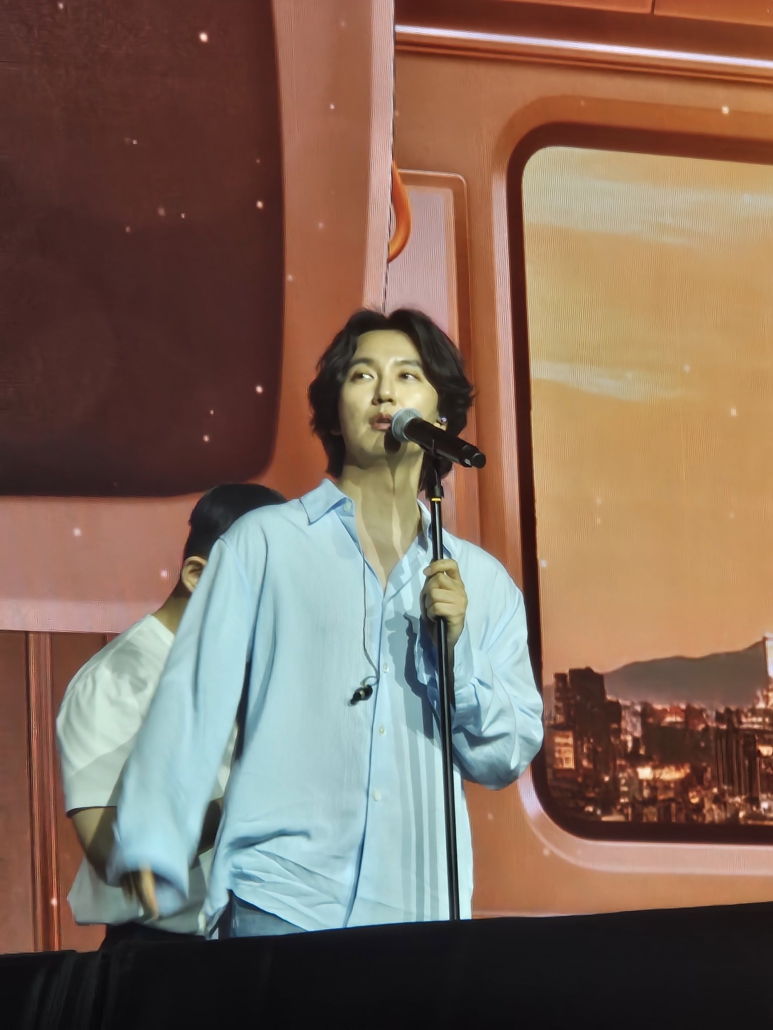 더쿠 - 진지하게 사첵 헤어스타일 코디 이대로