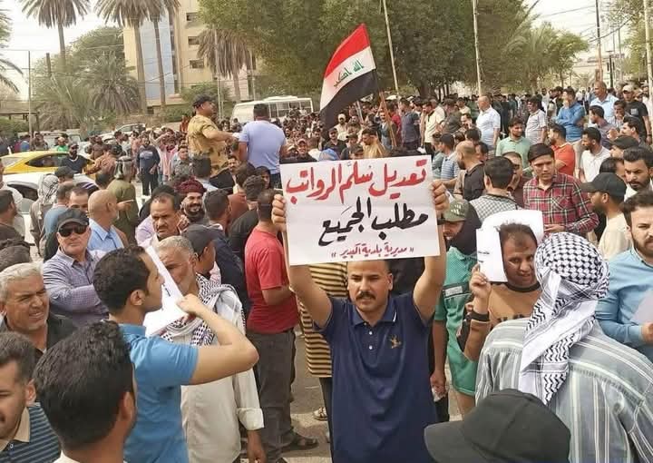 جانب من الإضراب العام للكوادر التربوية بعدد من المحافظات مطالبين برفع مخصصاتهم المهنية أسوةً ببقية الموظفين في الوزارات مما يتناسب مع حجم المسؤولية التي يقومون بها .

#الاضراب_العام
