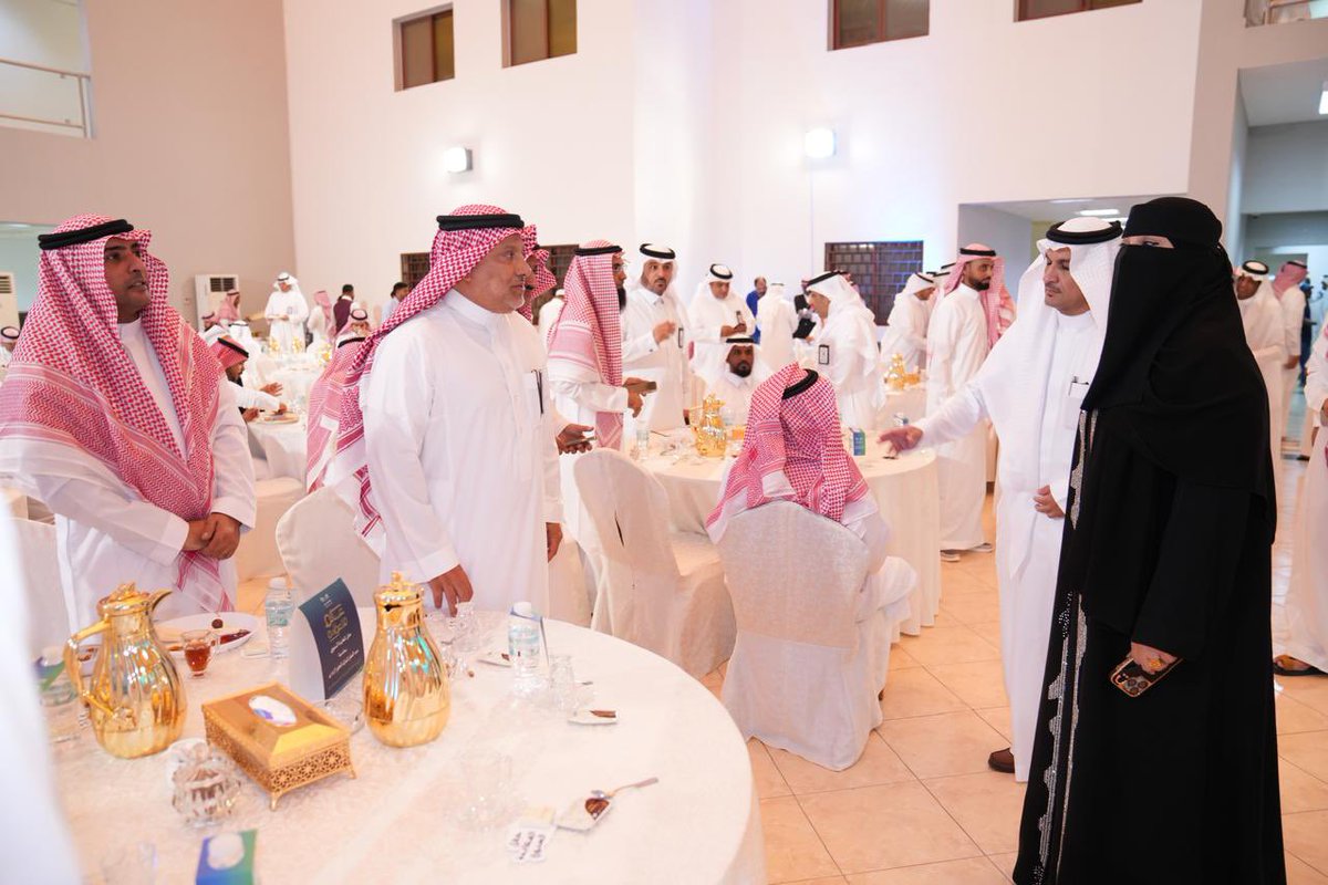 MOE_JDH's tweet photo. ضمن مبادرة وصال ..
أقام #تعليم_جدة اليوم، حفل المعايدة بمناسبة عيد الفطر المبارك لمنسوبي ومنسوبات الإدارة، بحضور المدير العام والمساعدين ومديري الإدارات والأقسام، بمقر الإدارة العامة بحي السلامة. https://t.co/TJbHf9GwIi