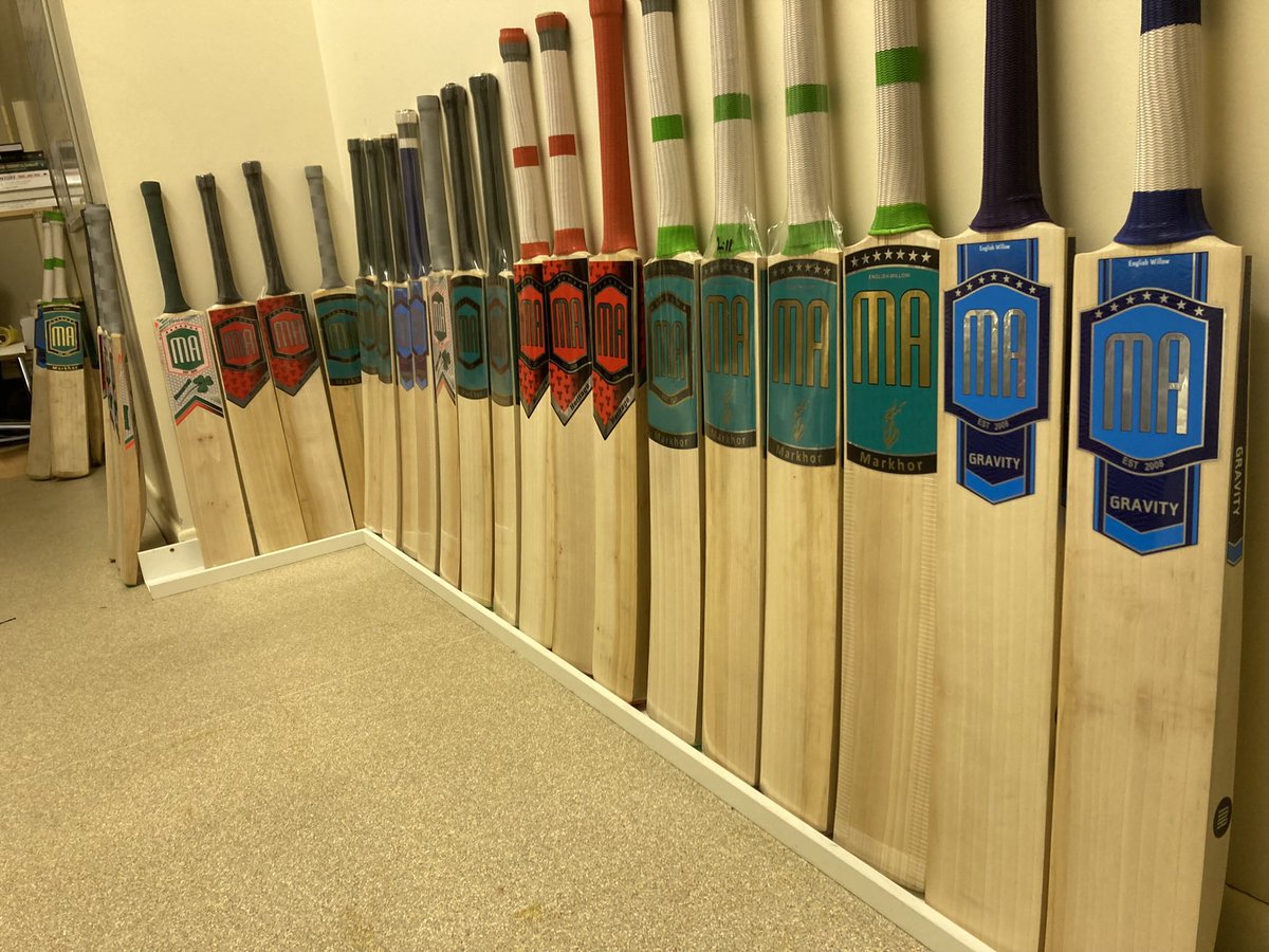 VitallitySports's tweet photo. CLEARANCE SALE CONTINUES 🏏

White adult and youth balls added!

Youth and adult bats / protection &amp; more 

ALL HALF-PRICE IN APRIL

DM or text 07988937391 https://t.co/ZKOqiSgyZb