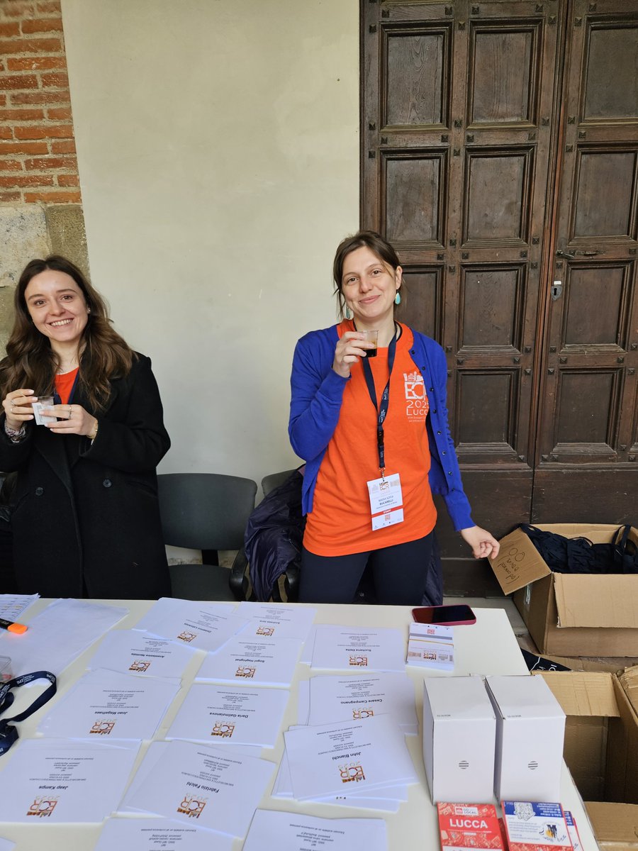 ☕ Mid-morning coffee break at #ECIR2025!
Great conversations, fresh ideas, and much-needed caffeine fueling the day 💬✨
Don’t forget to network, recharge, and maybe grab that extra cookie 😉