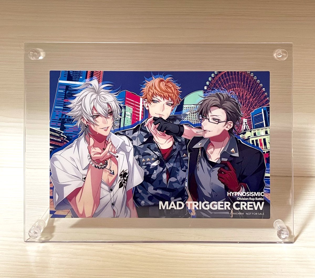 噂には聞いてたけどヒプムビのクリアカード100均のフレームに合いすぎてやばい