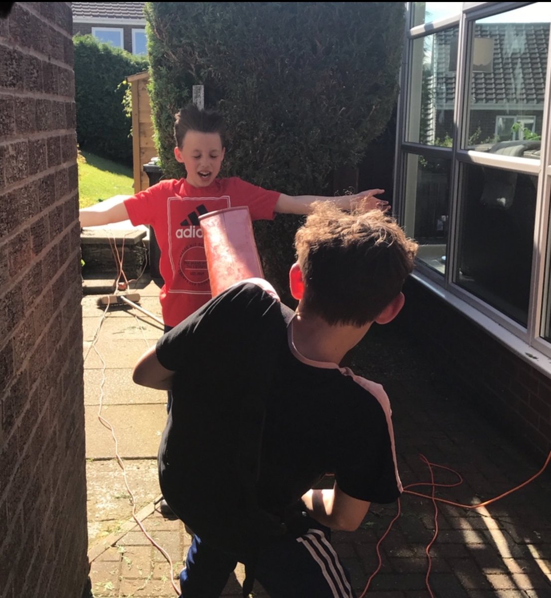 WokChic's tweet image. Good Sunday, fine people! It’s another warm sunny one. Lots to do in the garden today. But on this day 2015 Kieran and Joshua demonstrate lads being lads when clearing up the hedge trimmings for me 😂 #RedHanded
💜💕💜💕💜