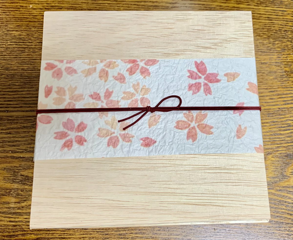 LulunTomomo's tweet photo. お花絞り教室へ行って来ました。
たくさん練習して色んな花が絞れる様になりたいです！🌸
#お花絞り　#お花のおはぎ https://t.co/UMtzKnrtri
