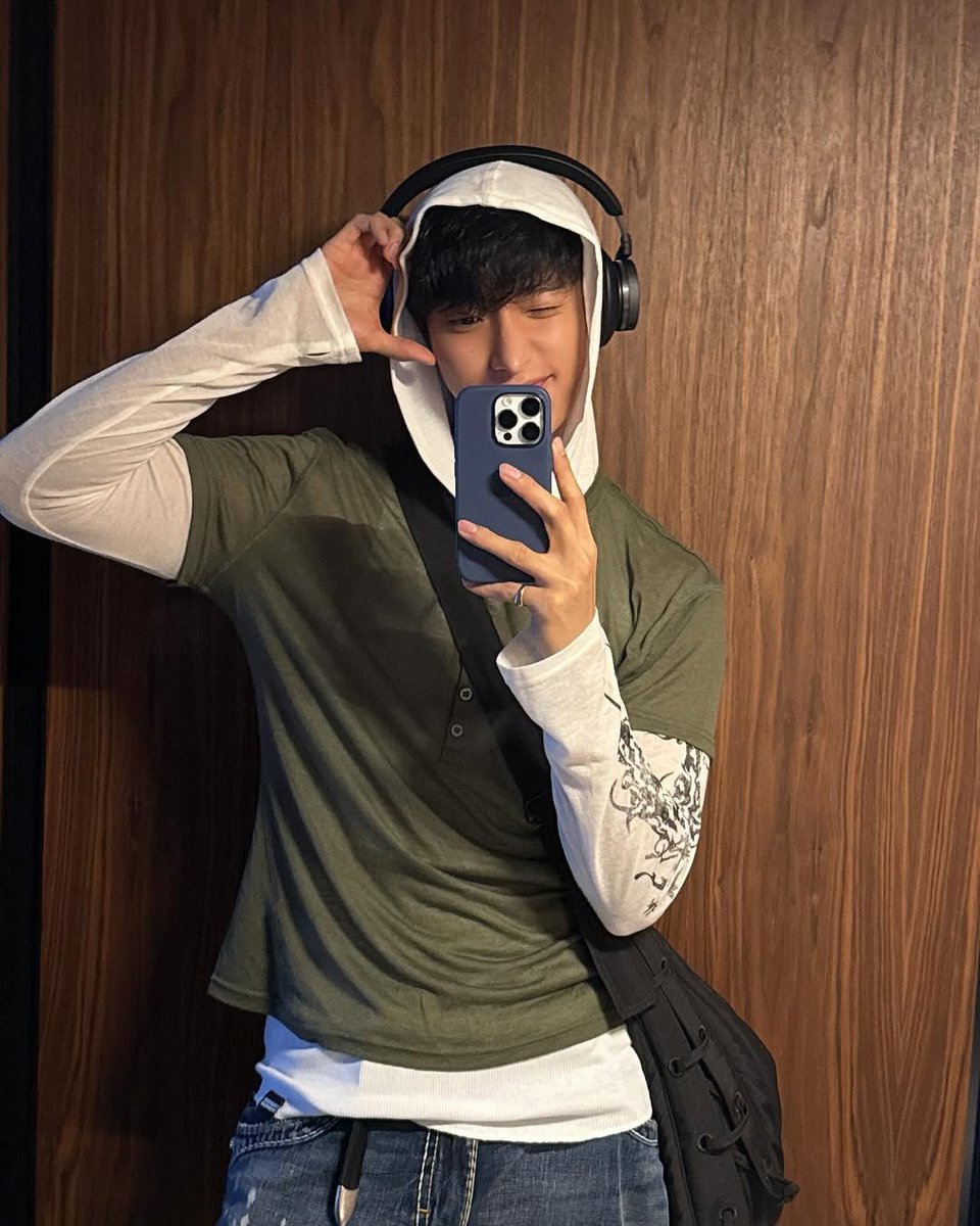 THE WAIST?!?? are you looking to be held?!