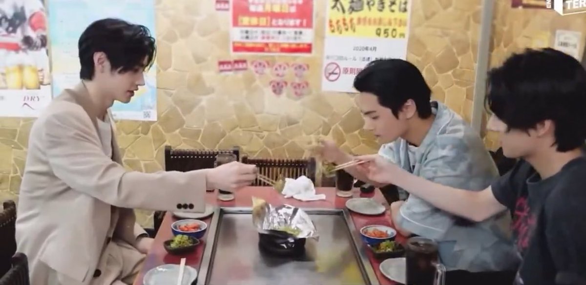 EN7ernally's tweet photo. 02z food buddies 😭🤍 https://t.co/yd6Ahwm2Xt