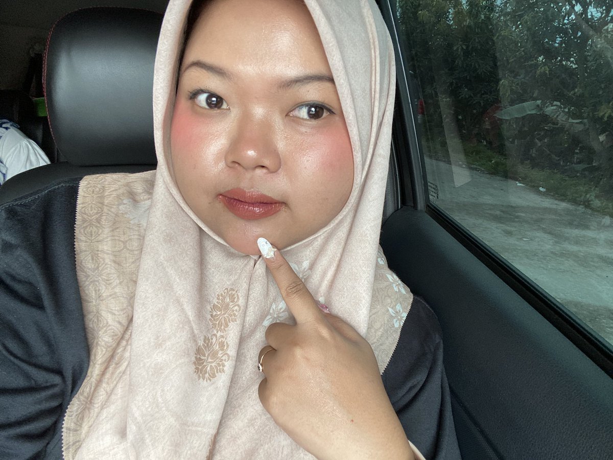 faboloys's tweet photo. golongan pipi merah 🍅 https://t.co/ya59BsL5k3