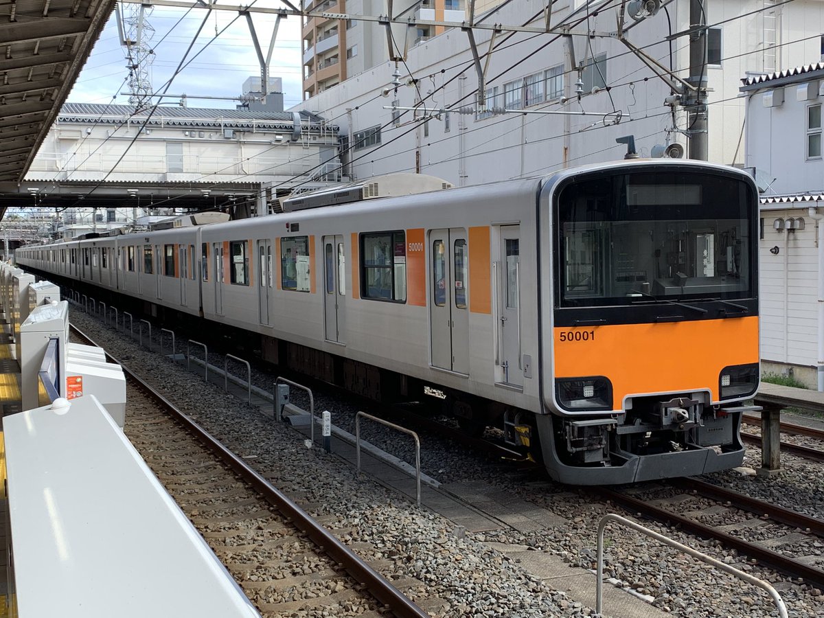 「原型10000が去ったらトップナンバーが昼寝中だった 」|ふきだまりのぺけのイラスト