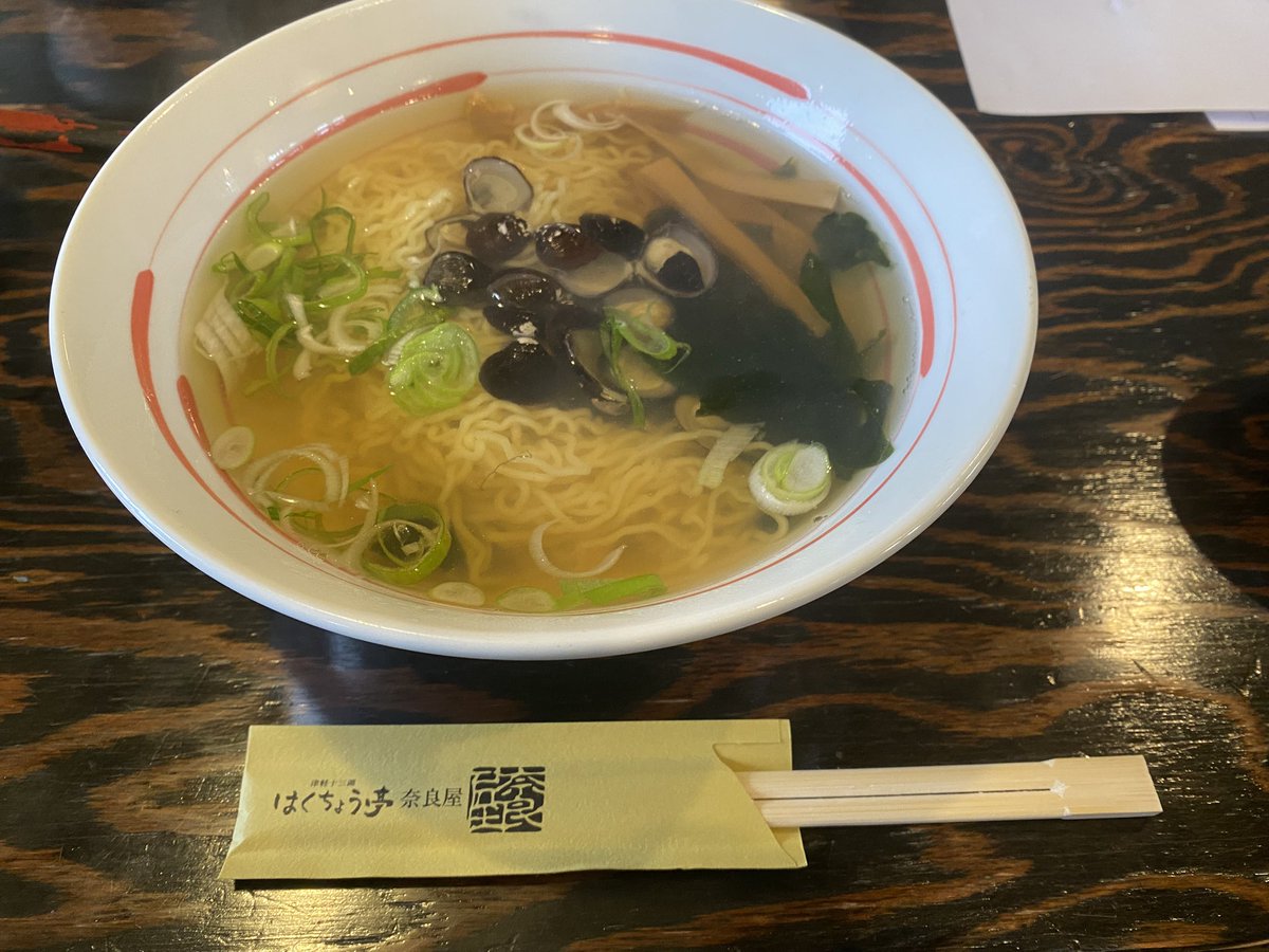 ラフィンを見るために東京から青森に帰ってきたお友達のおもてなし2日目

市場でのっけ丼を食べてからの
浅虫のみちのくシェーク
のっけ丼は三者三様個性出るね😆

アンジェリクでアップルパイ購入し
十三湖を眺めがなら、しじみラーメン

夕方には空港✈️へ送り届けないといけないけど寂しいわ