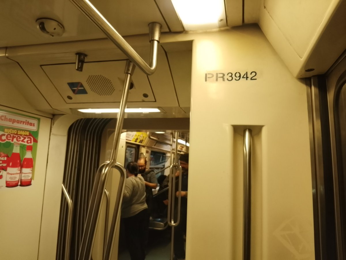 vicope001's tweet photo. @MetroCDMX un tubo se rompió en la línea 2 https://t.co/xuw085T3vc