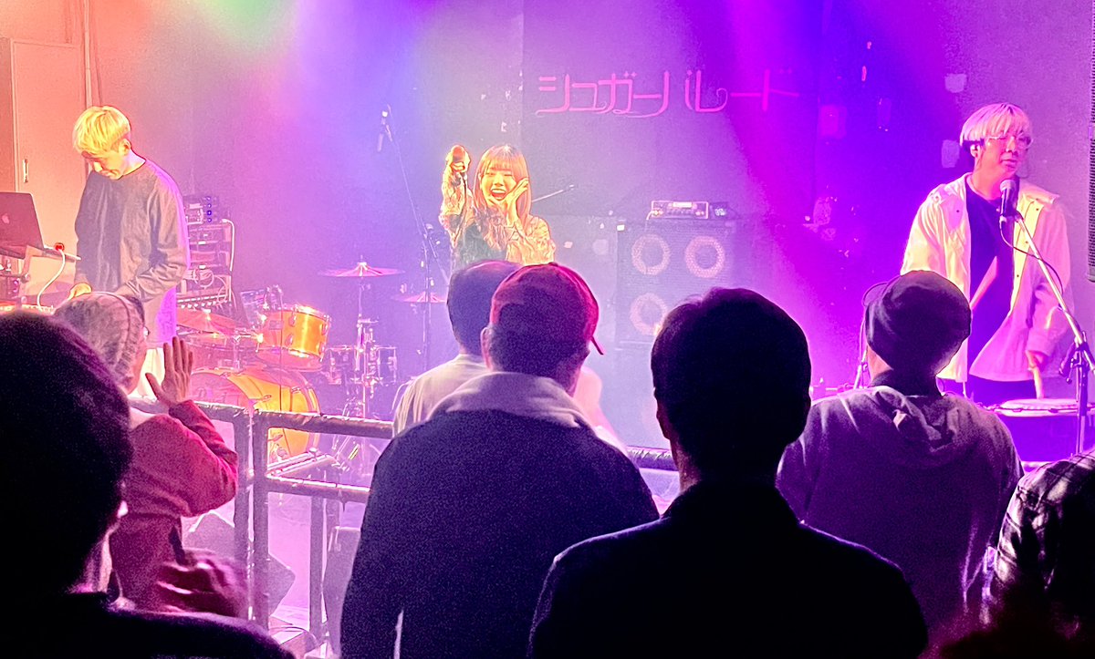 samuraiapart's tweet image. 本番おわてそろそろ物販準備。
いつも声かけてくれるシュガーパレードさんありがとう！

ニューアルバムリリースおめでとうございます！

僕等も本日ニューアルバム先行開始で頑張るぞ💪

そしてennとも縁が出来ました。

#enn3rd
#シュガーパレード
#サムアパ