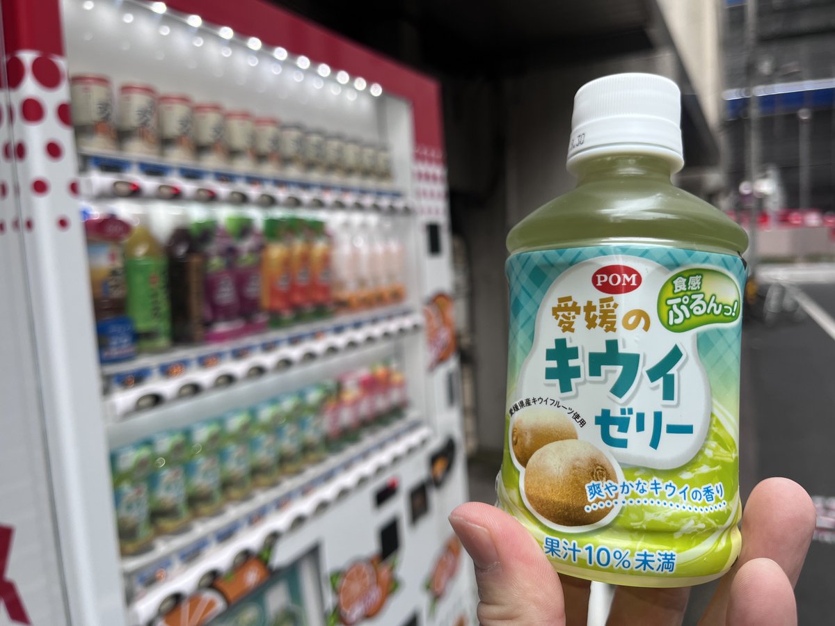 またまた秋葉原にある「えひめ飲料」敷地内にあるポンジュース自販機で