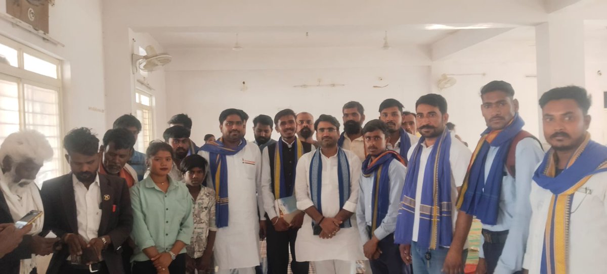 Anil Gurjar (@anilgurjarasp) on Twitter photo कल शनिवार को <a href="/AzadSamajParty/">Aazad Samaj Party - Kanshi Ram</a> मध्यप्रदेश के 3दिवसीय रीवा संभाग दौरा कार्यक्रम के दौरान जिला मैहर की समीक्षा बैठक सम्पन्न हुई साथ में <a href="/SatendraVidrohi/">Satyendra Vidrohi</a> जी उपस्थित रहे।
<a href="/BhimArmyChief/">Chandra Shekhar Aazad</a> जिन्दाबाद।
<a href="/VinayRatanSingh/">Vinay Ratan Singh</a> जिंदाबाद
<a href="/Ravinder_ASPK/">Ravindra Bhati Gurjar</a> जिंदाबाद कल शनिवार को <a href="/AzadSamajParty/">Aazad Samaj Party - Kanshi Ram</a> मध्यप्रदेश के 3दिवसीय रीवा संभाग दौरा कार्यक्रम के दौरान जिला मैहर की समीक्षा बैठक सम्पन्न हुई साथ में <a href="/SatendraVidrohi/">Satyendra Vidrohi</a> जी उपस्थित रहे।
<a href="/BhimArmyChief/">Chandra Shekhar Aazad</a> जिन्दाबाद।
<a href="/VinayRatanSingh/">Vinay Ratan Singh</a> जिंदाबाद
<a href="/Ravinder_ASPK/">Ravindra Bhati Gurjar</a> जिंदाबाद