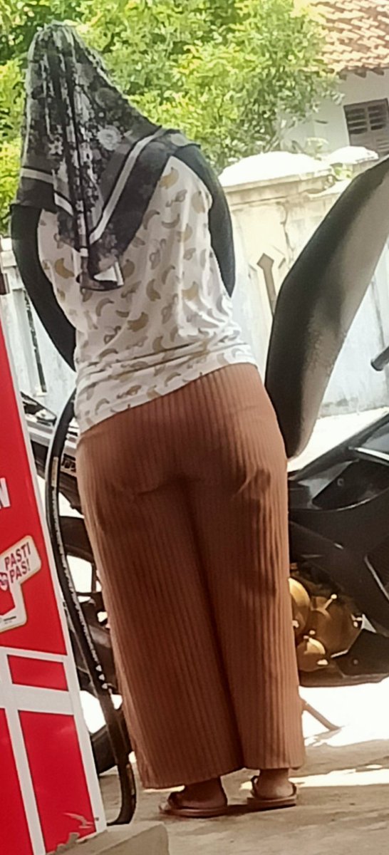 stwhot20006897's tweet photo. Mantep bgt bokong binor warung ini enaknya di apain ini?🤔💦💦💦💦💦🤤
#binorsange 
#BinorBinal 
#SANGEEEEE_AAAAAAHHHHHH 
#tantesange https://t.co/UoScXbjghl