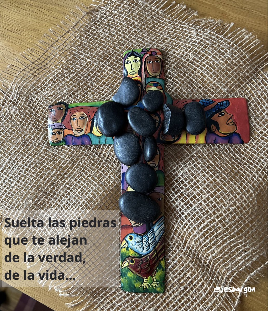Si lo pensamos bien, quizá también nosotros tengamos que ir dejando algunas piedras que tenemos en los bolsillos, en la lengua o en el corazón… #cuaresma