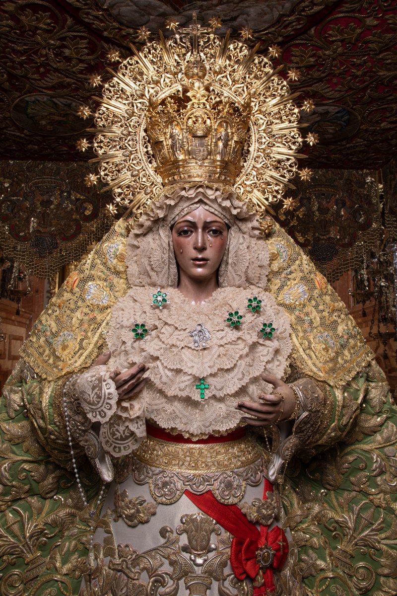 Hermandad de la Macarena (@hdad_macarena) on Twitter photo La Virgen de la Esperanza viste en su paso la saya de volantes realizada por Victoria Caro en 1936 con diseño de Ignacio Gómez Millán y el manto de tisú diseñado y ejecutado por Juan Manuel Rodríguez Ojeda en 1930.
📸 <a href="/Alvaro_Heras_/">Álvaro Heras ن</a> La Virgen de la Esperanza viste en su paso la saya de volantes realizada por Victoria Caro en 1936 con diseño de Ignacio Gómez Millán y el manto de tisú diseñado y ejecutado por Juan Manuel Rodríguez Ojeda en 1930.
📸 <a href="/Alvaro_Heras_/">Álvaro Heras ن</a>
