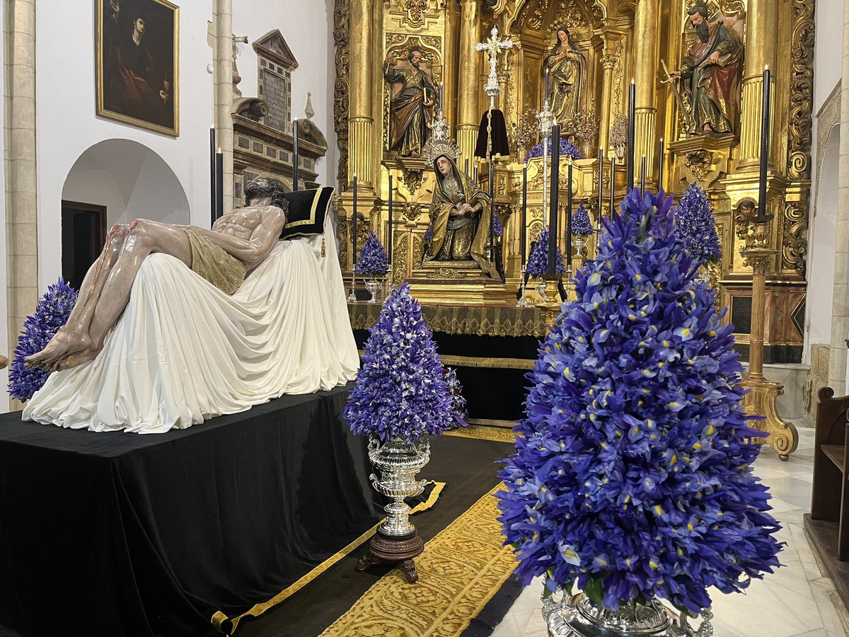 JaviGrado's tweet photo. Lirios en San Andrés para el Besapiés al Santísimo Cristo de la Caridad de la @hdadsantamarta https://t.co/FBg4kLJhIT