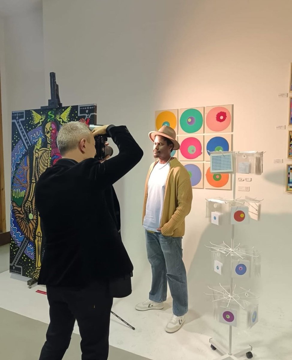 alanlacke's tweet photo. @anna_agonzalez @alanlacke 
Art Festival 
Estudio Alan Lacke 
"El Punto como protagonista"
#madrid #contemporaryart #alanlacke https://t.co/Qx2u5gb9Eu