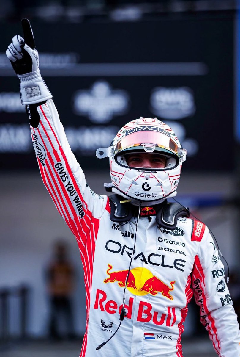 redbullf1france's tweet image. MO NU MEN TAL !!! MAX REMPORTE LE GRAND PRIX DU JAPON AVEC LA MAGNIFIQUE LIVRÉE SPÉCIALE HONDA ! 🇯🇵🇯🇵🇯🇵

IL REVIENT À 1 POINT DE LA TÊTE DU CHAMPIONNAT !!! APRÈS 3 COURSES 

ON Y VAAAAAAAAAAAAAAAA