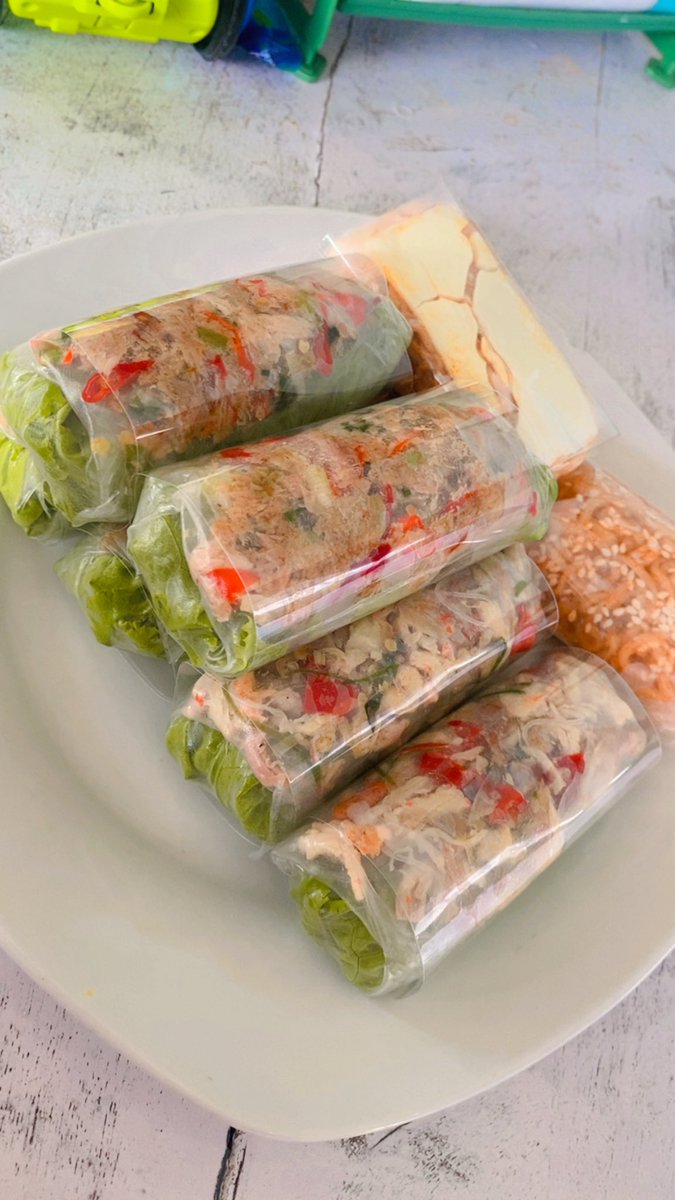 samyangrolls's tweet photo. Bismillah,
Halooo, mau coba jualan di X siapa tau ada yang mau jajan 😁
Kita punya best seller di Spring Roll Tuna Mayo &amp; Ayam.

📍Bandung Barat (deket Kantor Bupati) 

Tersedia juga di Shopeefood, Gofood &amp; Grabfood, nama nya DNS FOOD.
@KomunitasMurah 
#springrolls #bandungbarat https://t.co/2LAp7lxBwo
