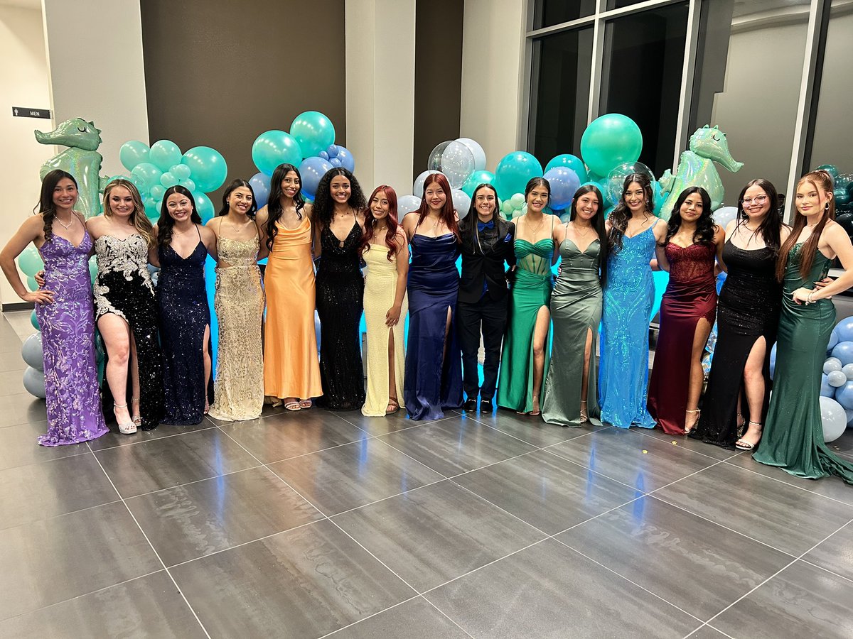 From the diamond to the dance floor 💃🏽 Our beauties enjoying PROM 2025 ~ Voyage to the Emerald City 🌊