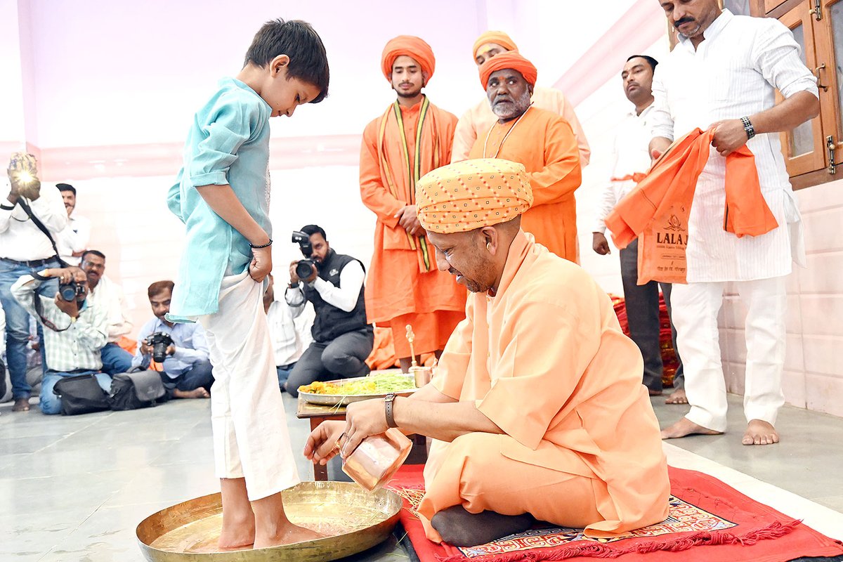 'चैत्र नवरात्रि' की पावन नवमी तिथि के अवसर पर आज <a href="/GorakhnathMndr/">Shri Gorakhnath Mandir</a> में देवी स्वरूपा कन्याओं का पूजन कर उन्हें प्रसाद ग्रहण कराने का परम सौभाग्य प्राप्त हुआ।

जगज्जननी माँ जगदम्बा सम्पूर्ण जगत पर अपनी कृपा दृष्टि बनाए रखें तथा सभी का जीवन सुख, शांति और आरोग्यता से आलोकित हो, यही
