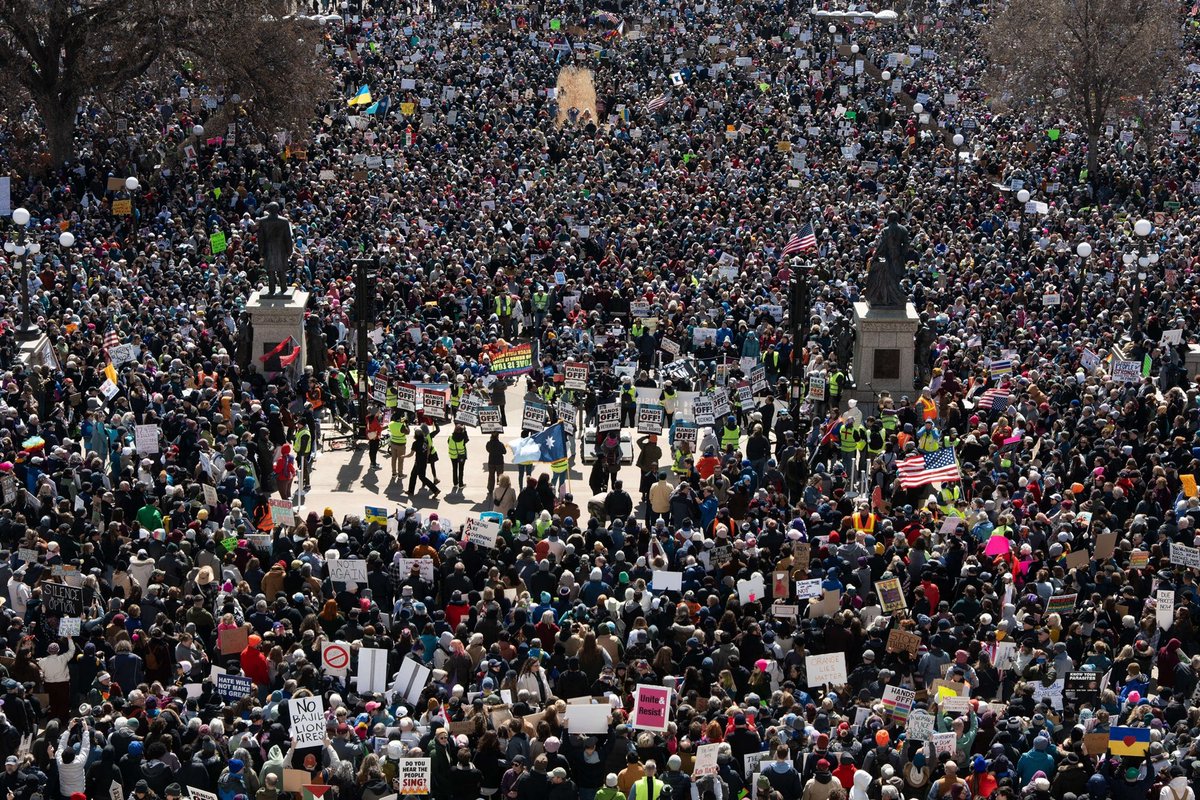 AvConsumer's tweet image. When smart people protest against #Trump the capital *doesn’t* get destroyed #April5th @realDonaldTrump @DonaldJTrumpJr @RpsAgainstTrump @RobSchneider #jan5th