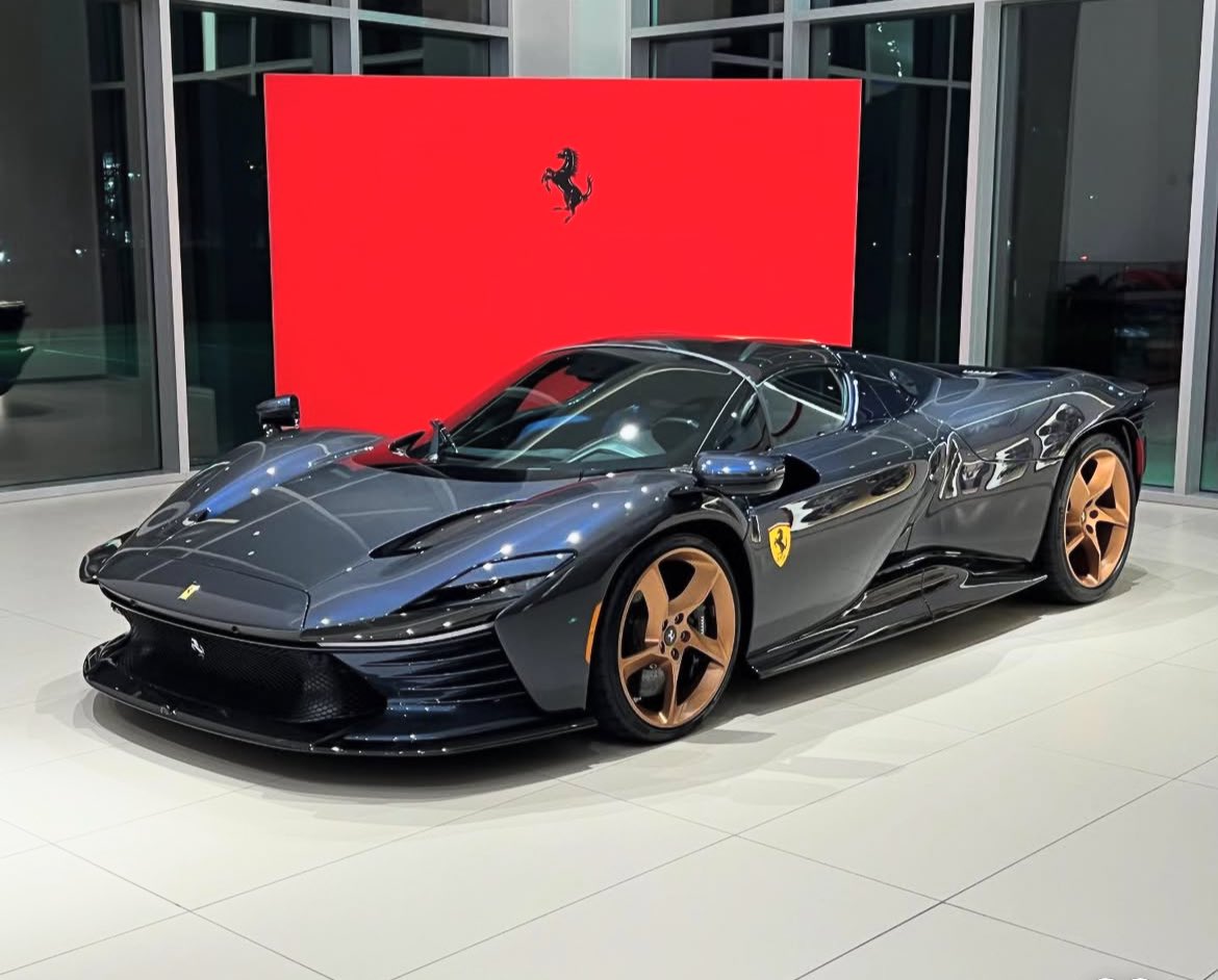 I want to give back to my community! 

Shall I giveaway a Ferrari to one of my followers who retweets this? 🤔

Must be following and retweet.